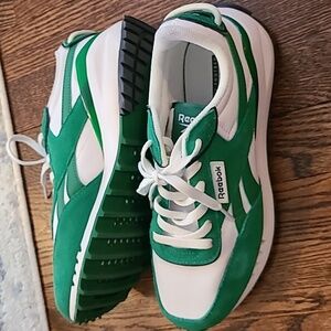 Reebok 8.5 green sneakers